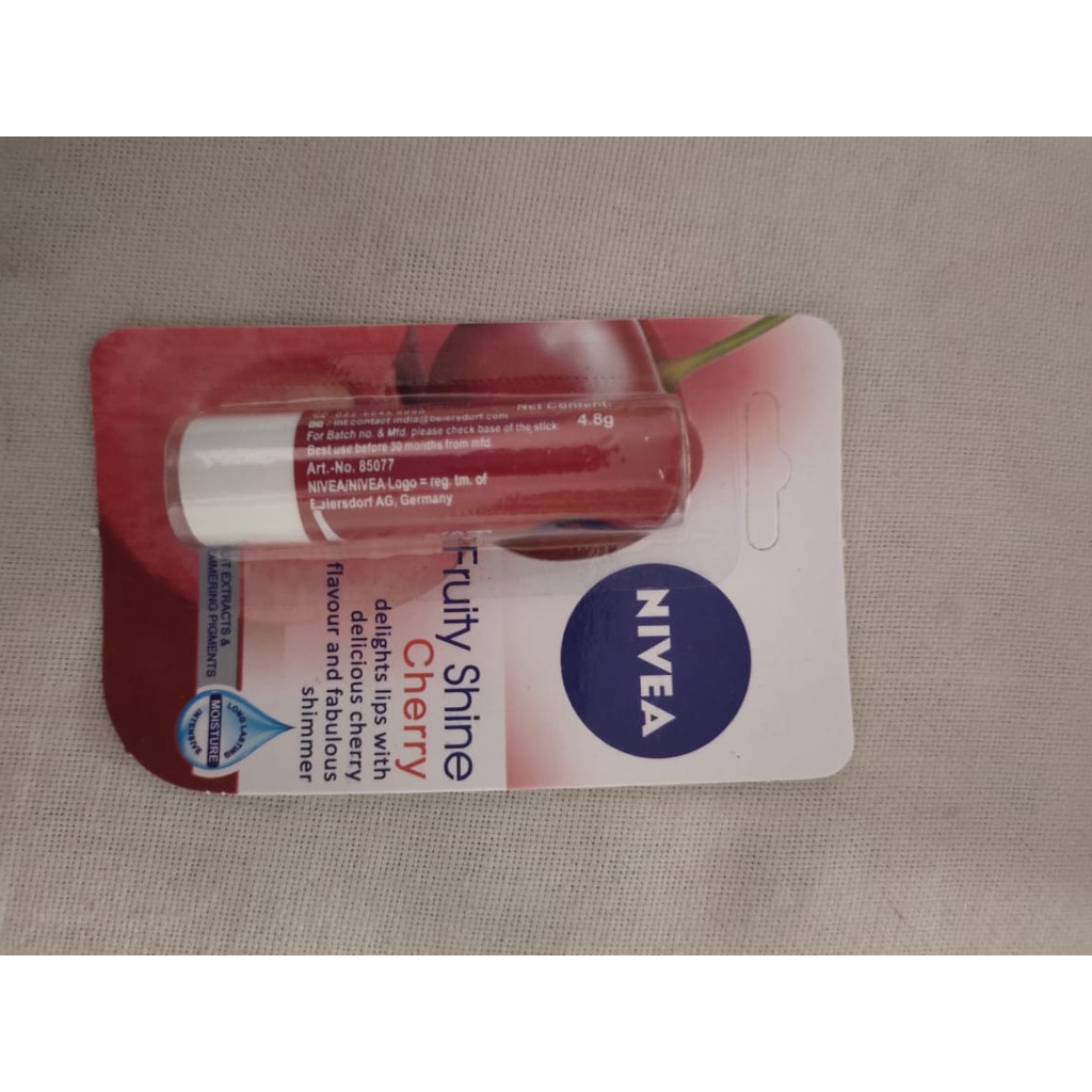 NIVEA Fruity Shine Strawberry Lip Balm Berry (Pack of 1, 4.8 g